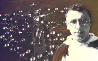 Padre Girotti con rosario sullo sfondo